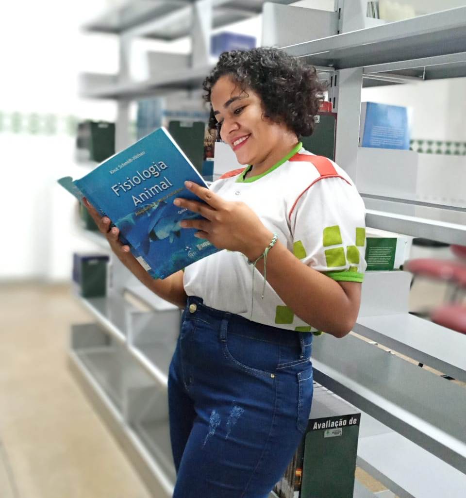 Egressa do IFRR/Amajari é aprovada em mestrado profissional em rede nacional