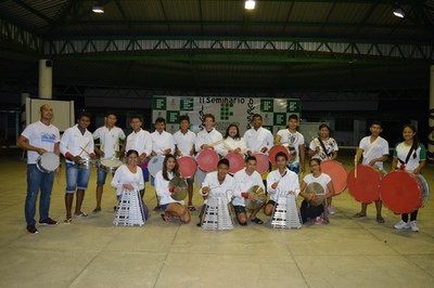 Grupo de percussão do projeto Cantando e Tocando