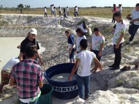 Calouros e veteranos de Aquicultura fazem prática de despesca 