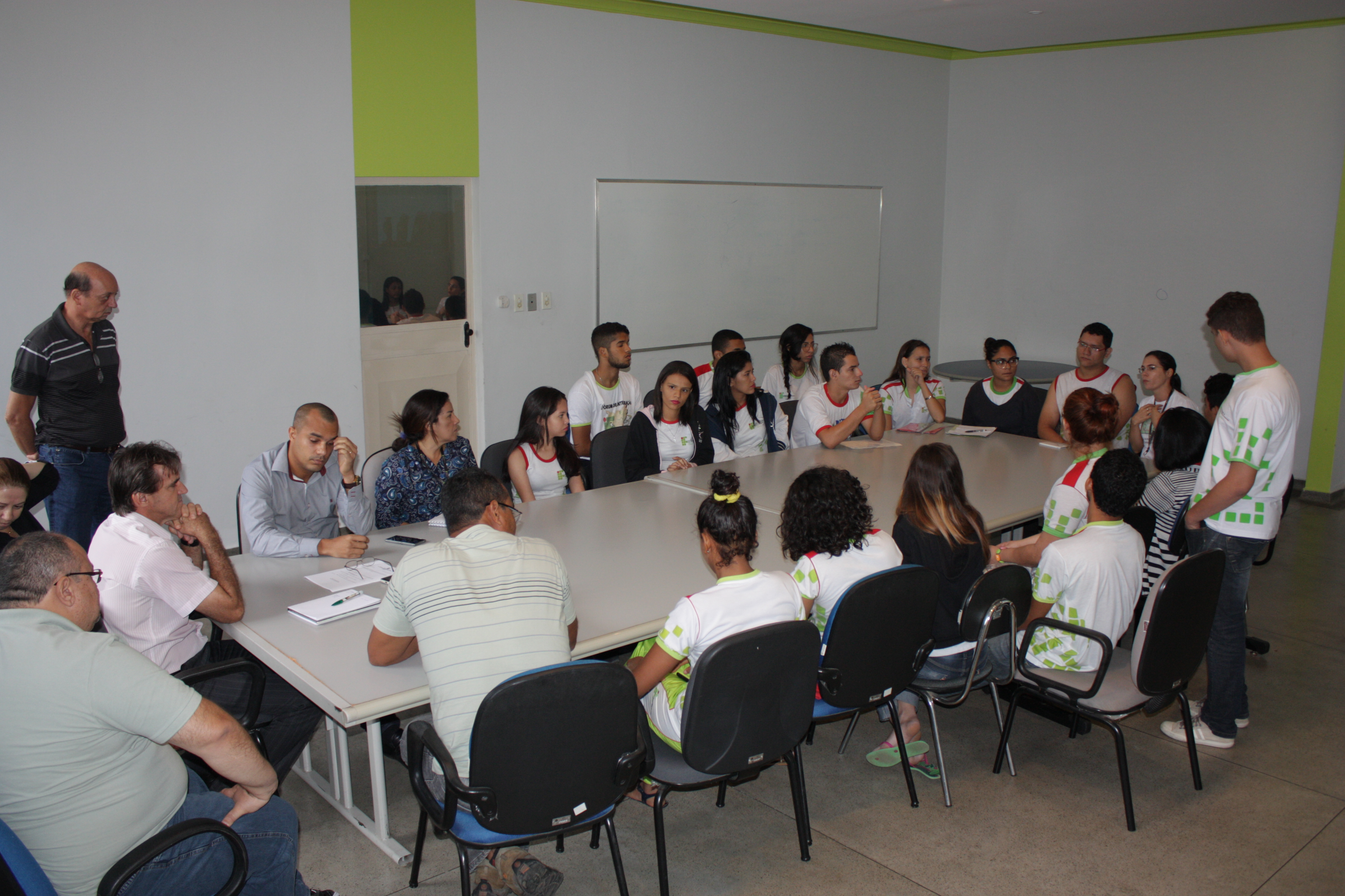 Diretor Geral do Campus Boa Vista recebe representantes do Grêmio Estudantil para discutir sobre aumento das refeições dos estudantes e Servidores.