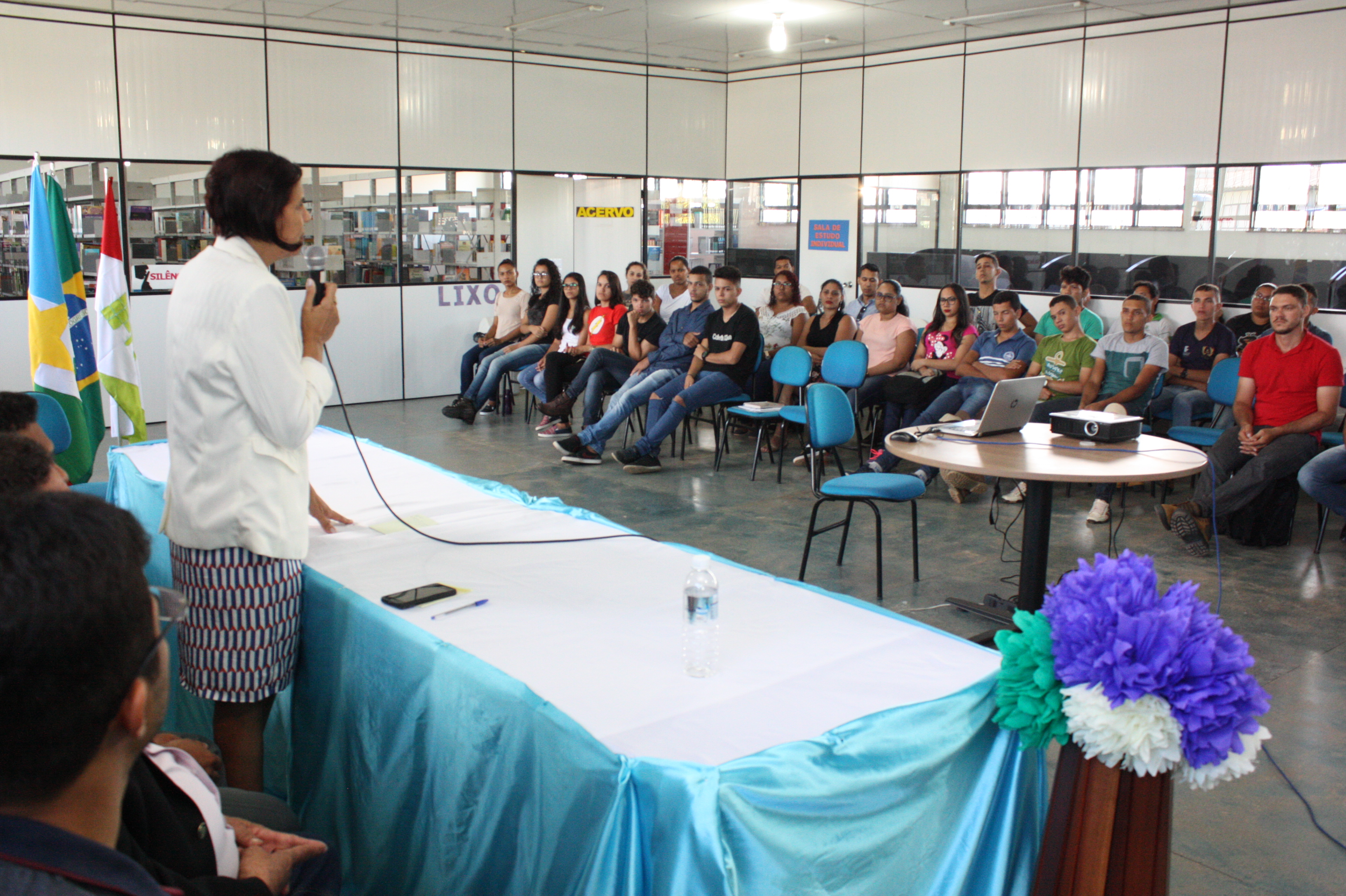 Reitora do IFRR, Sandra Mara Botelho, participou da aula inaugural.