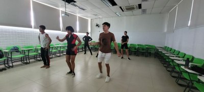 Aulas de Zumba são ministradas por estudantes do CBVZO