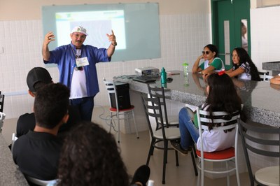 O professor Severino Manuel da Silva ministrou a oficina  “Técnicas, produção e consumo de batata doce”