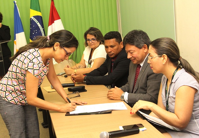 Posse dos novos servidores. (Foto: Nenzinho Soares)