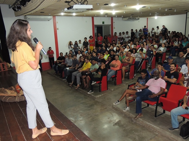 Palestra para interessados em estudar no EUA é sucesso de público